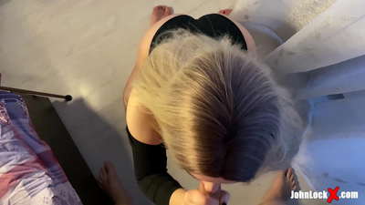 ቀይ ጭንቅላት የሚጠባ ዲክ እና ፌኪንግ ላይ፣ አህያዋ ላይ እየደረሰ ነው።